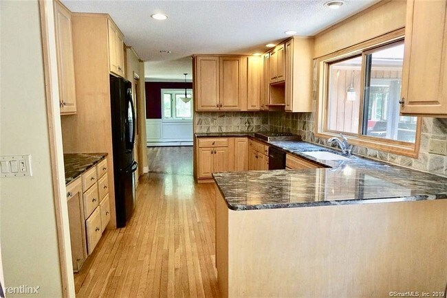 Building Photo - 4 br, 3.5 bath House - 421 Riley Mountain Rd