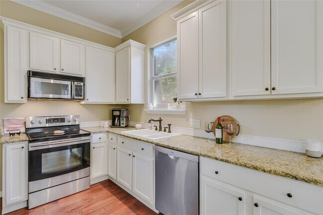 Building Photo - 15316 Oklahoma St