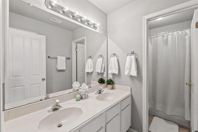 Building Photo - 9305 Donner Ln