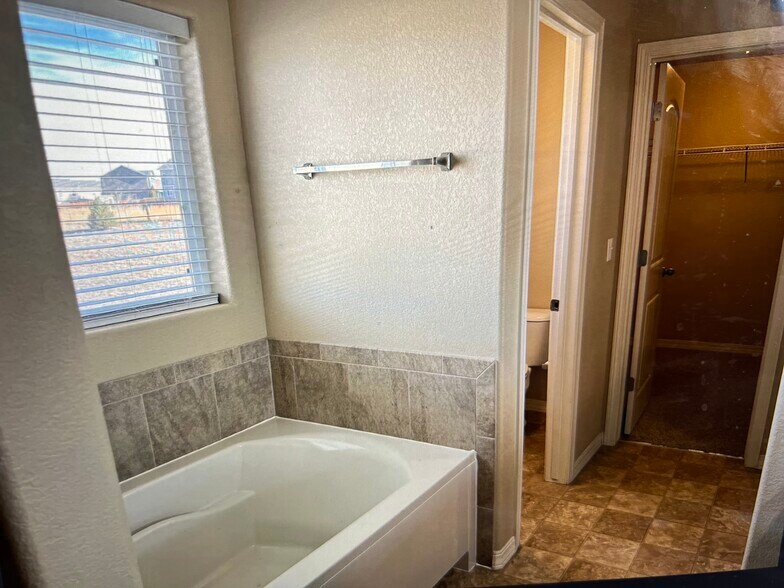 Building Photo - 7444 Primavera Ln
