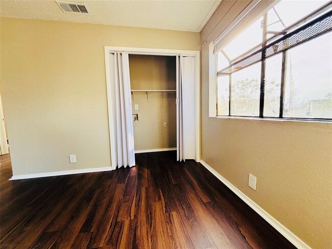 Building Photo - 10309 Brownie Dr