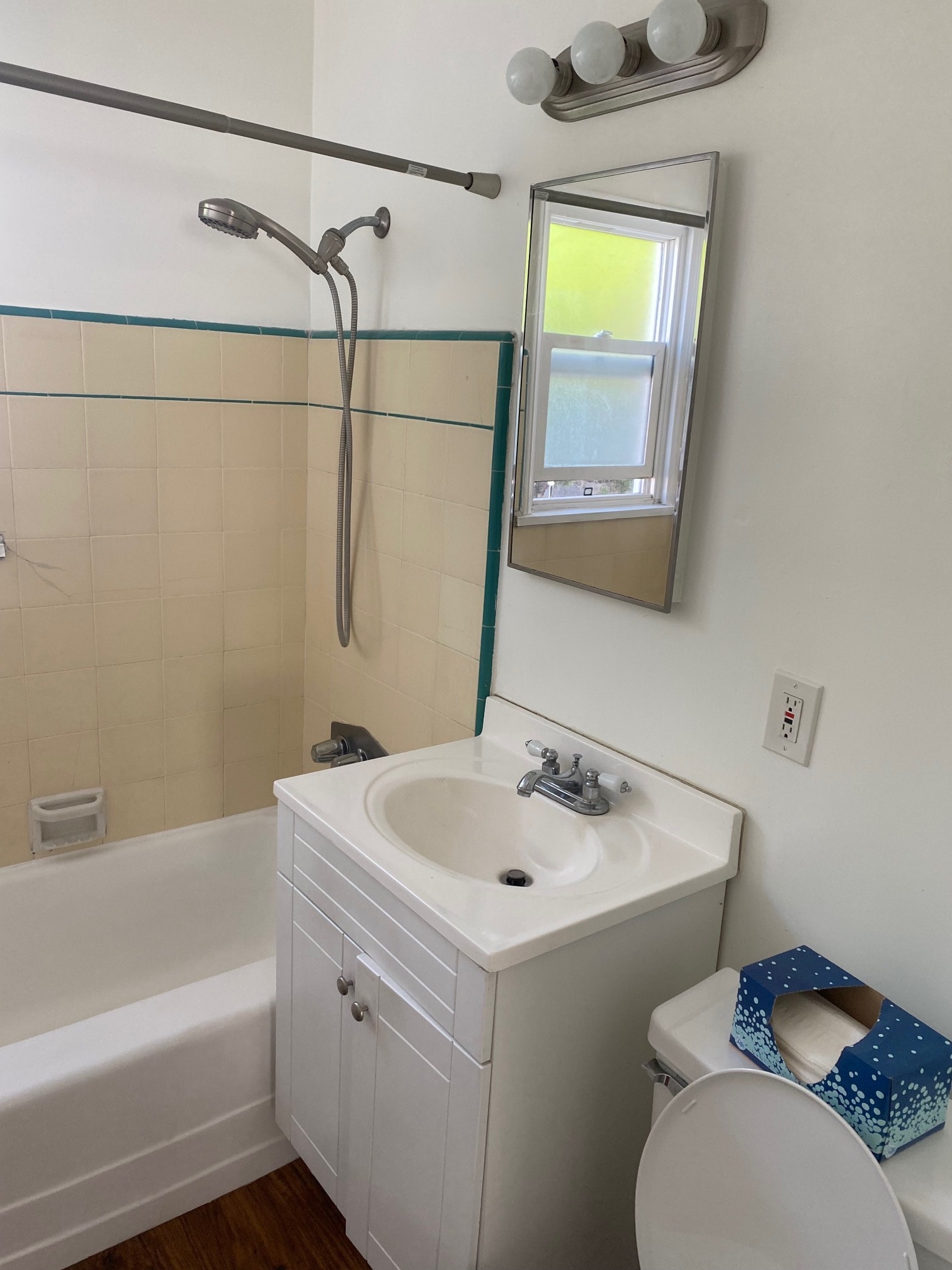 Building Photo - 1301 Manhattan Beach Blvd