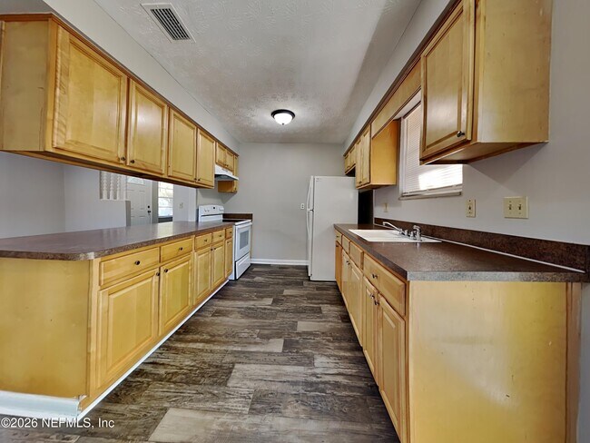 Building Photo - 8349 Pembrook Ct