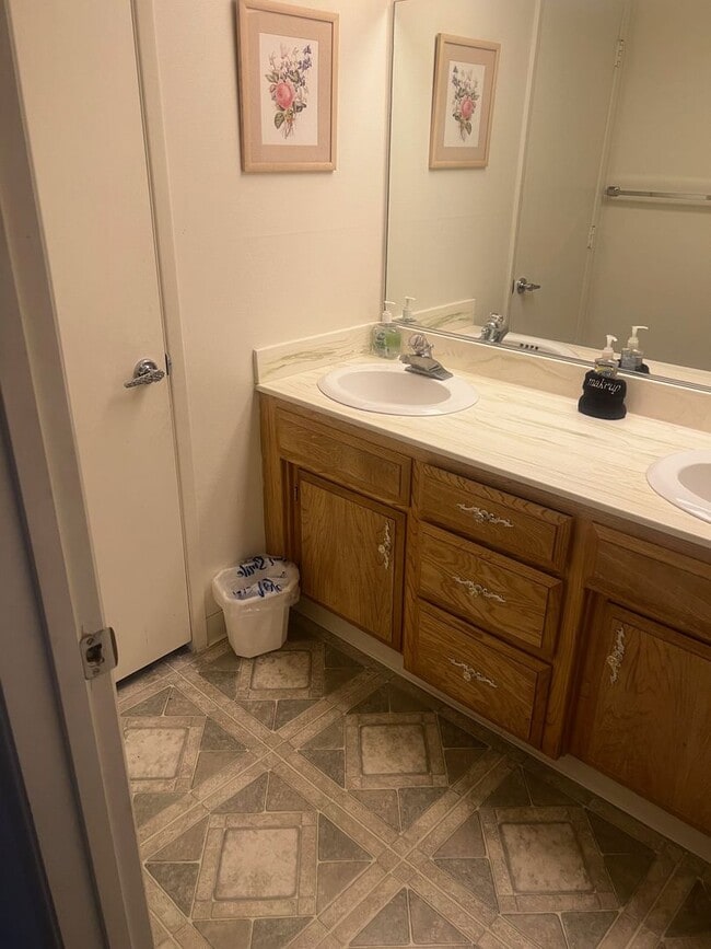 Building Photo - Chateau Du Lac condo available with Lakefr...