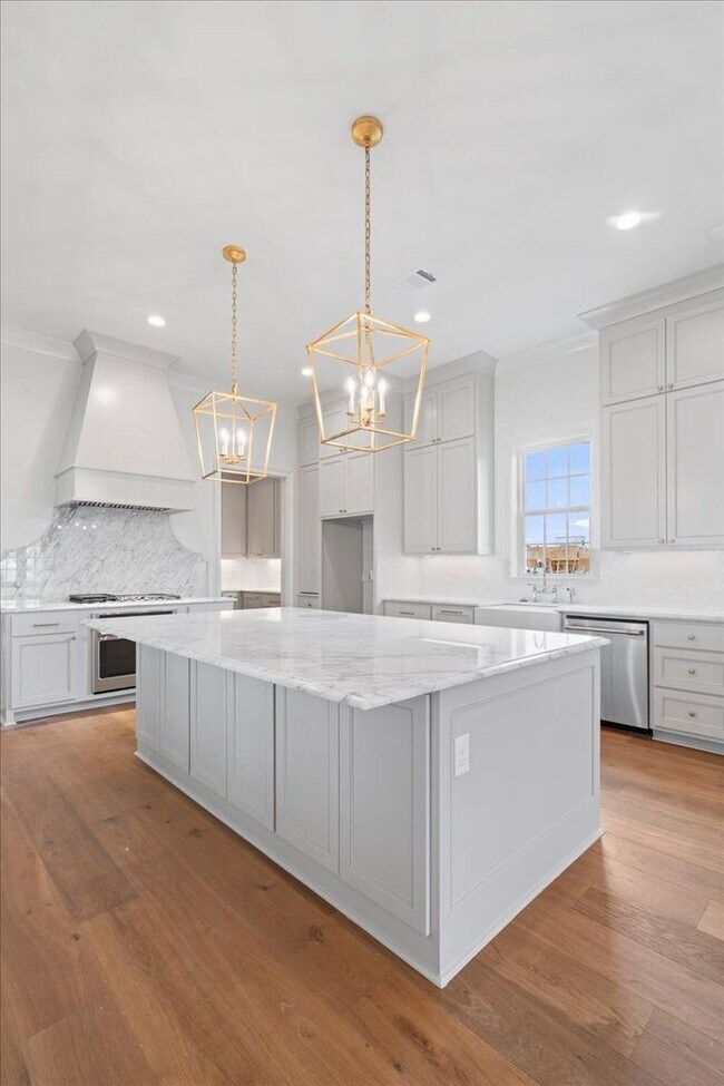 Building Photo - Elegant new construction in The Lakes at Harveston