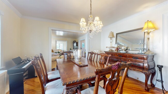 Dining - 1106 Clay Ave