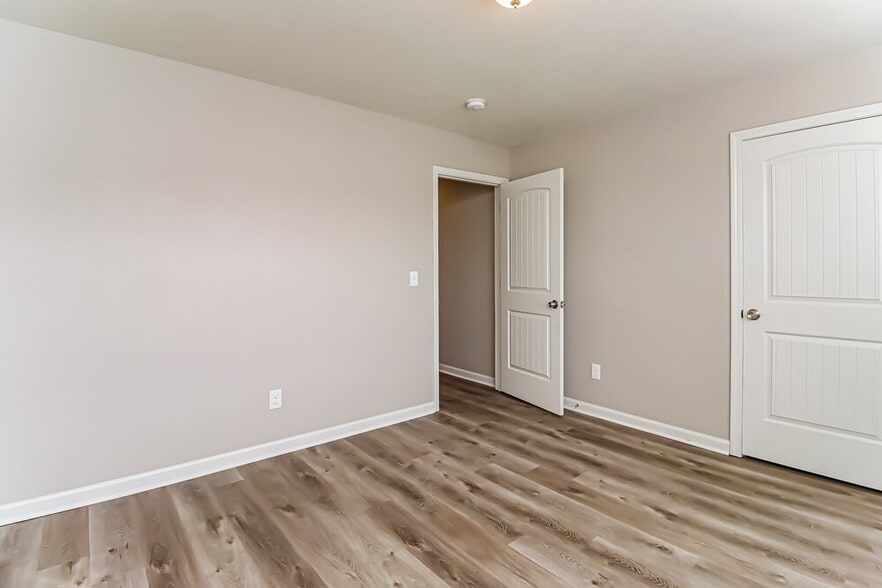 Building Photo - 207 Shaker Hollow Dr