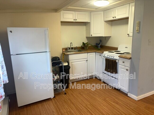 Building Photo - 4 Henshaw Ct