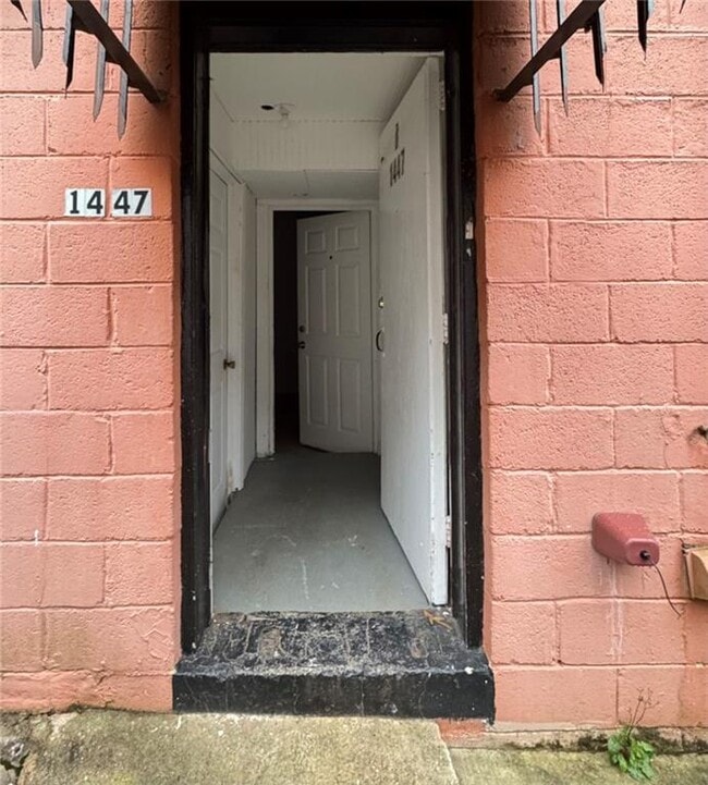 Building Photo - 1447 Oxford Rd NE