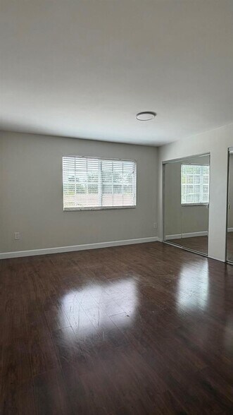 Building Photo - 5065 Wiles Rd