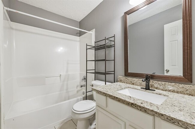 Building Photo - 9502 Belleclaire Ln