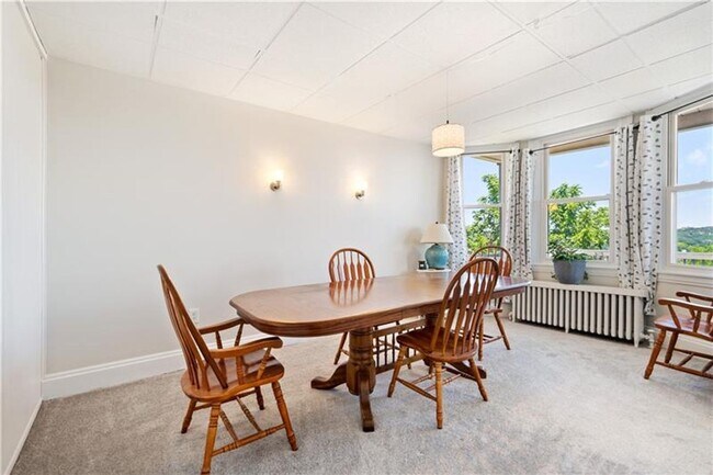 Building Photo - Breathtaking City Views – 3 Bedroom Home M...