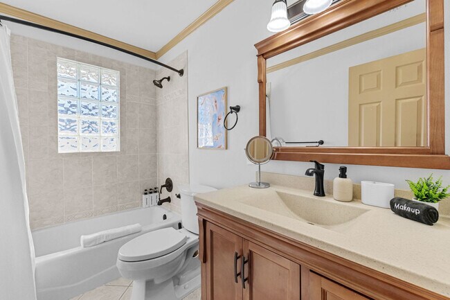 Building Photo - 9414 Laura Anne Dr