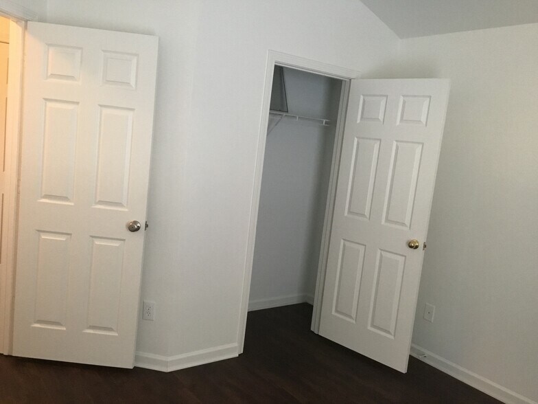 Building Photo - 4544 Fairport Ct