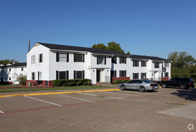 Primary Photo - Southern Oaks Apartments