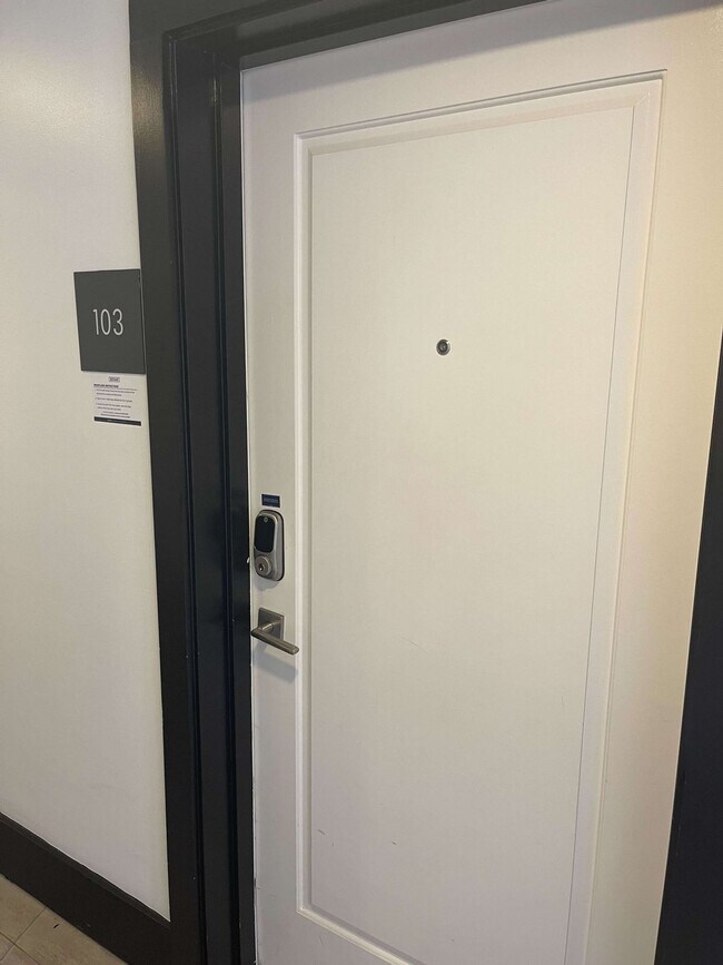 Building Photo - 822 Howard Ave