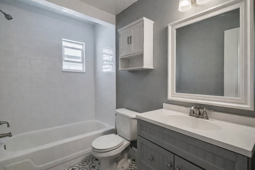 Building Photo - 6418 43rd Ave N