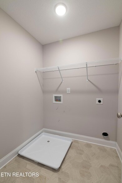 Building Photo - 338 Broadberry Ave