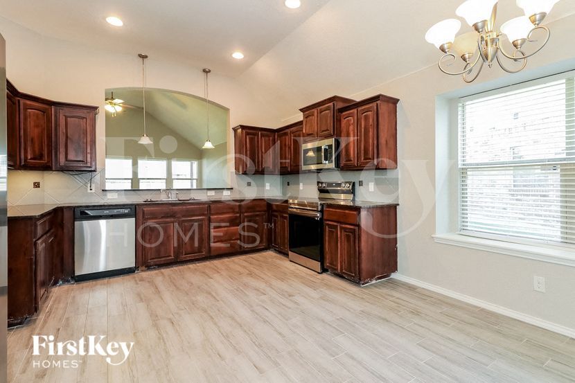 Building Photo - 500 Stone Crossing Ln