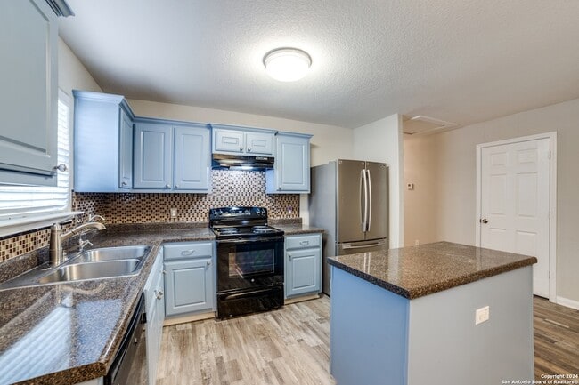 Building Photo - 11462 Country Canyon