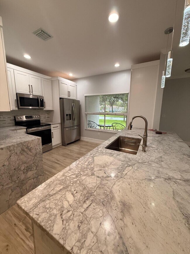 Building Photo - 1310 SW 48th Terrace