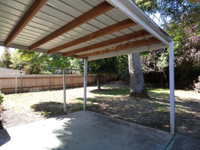 Building Photo - Rent Special: 1/2 Off May's Rent!! Home near Bush Park, Close to Downtown!