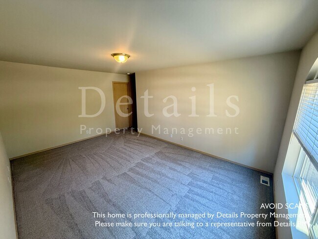 Building Photo - Large 3+ Bedroom Home in Port Orchard w/Ne...