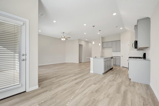 Building Photo - 2810 Woodbrook Dr