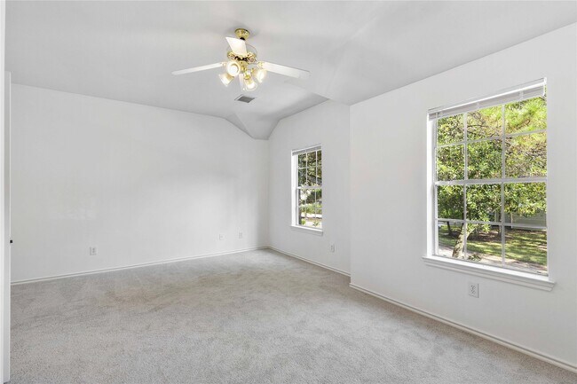 Building Photo - 122 S Walden Elms Cir