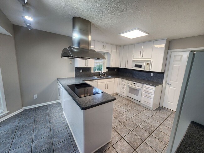 Building Photo - Renovated 3 bedroom 2 full bath home with attached garage and unfinished basement in J-town!