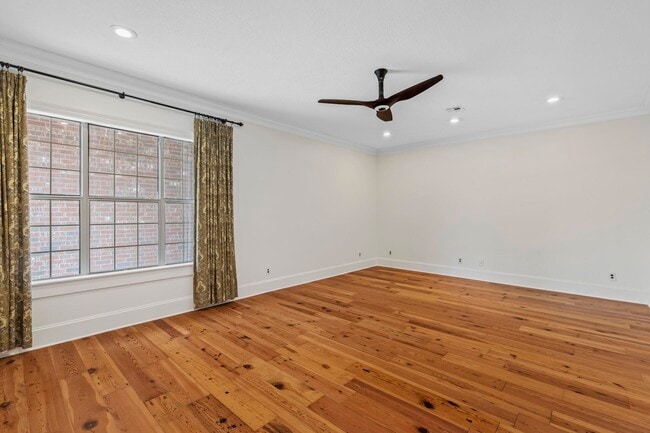 Building Photo - 4329 Edgewater Dr