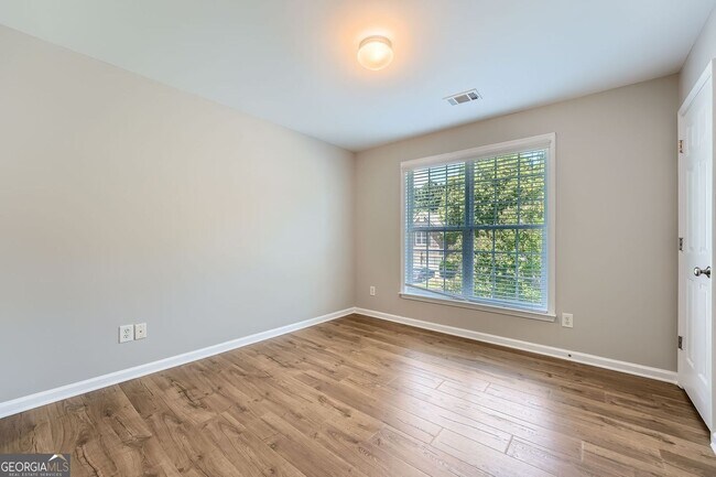 Building Photo - 2310 Vistoria Dr
