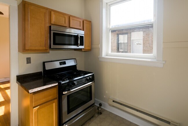 Building Photo - 4426 N Wolcott Ave