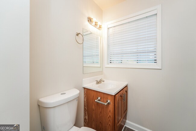 Building Photo - 2236 Kings Forest Dr SE