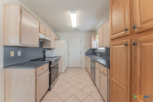 Building Photo - 4409 Bowles Dr
