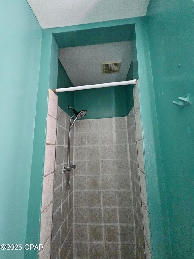 Building Photo - 1814 Arthur Ave