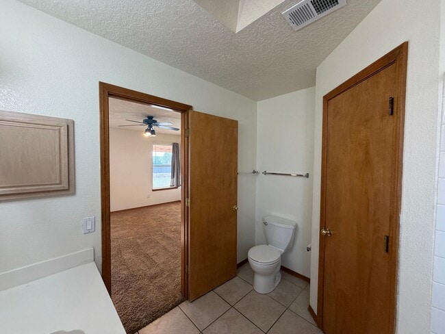 Building Photo - 3 Bedroom Single Story Home Available Near Unser Blvd NW & Ladera Dr NW!