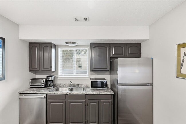 Building Photo - 1802-1804 Juniper Dr