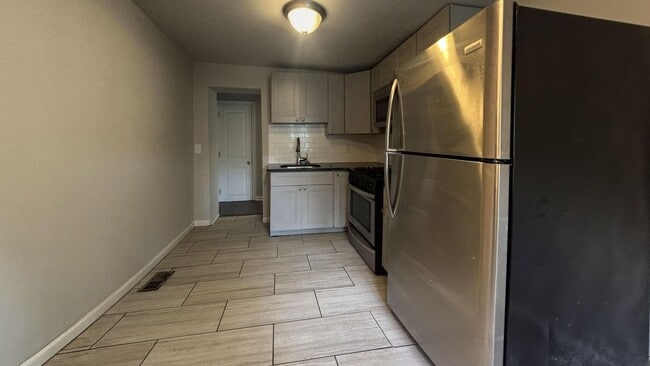 Building Photo - Modern 3-Bed, 1.5-Bath Rental with Updated Finishes