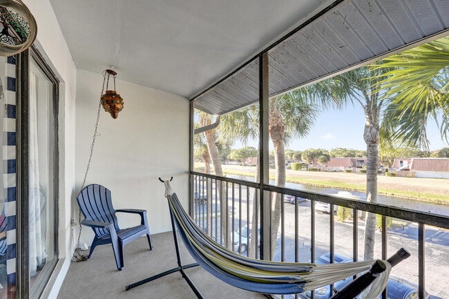 Building Photo - 1008 Green Pine Blvd