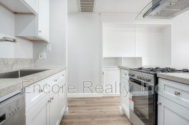 Building Photo - 303 3rd Ave