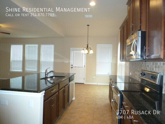 Building Photo - 3707 Rusack Dr