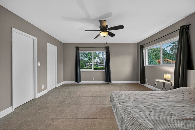 Building Photo - 2750 SE 3rd St