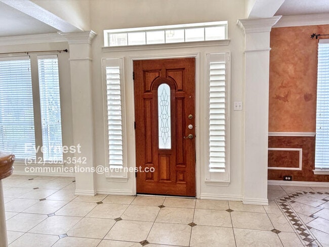 Building Photo - Spacious 5-Bedroom Retreat with Modern Com...