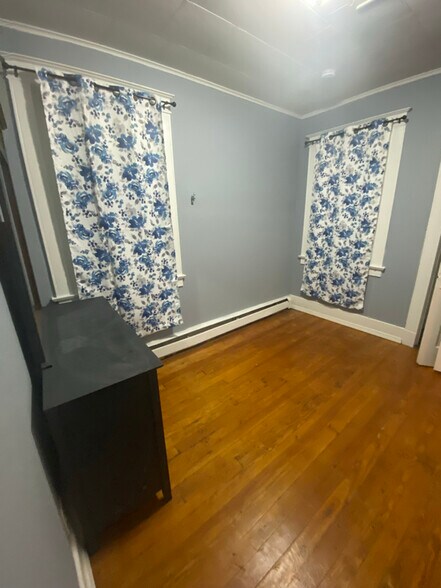 Building Photo - 8 Davies Pl