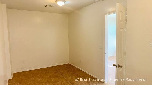 Building Photo - 1505 N 15th Ave