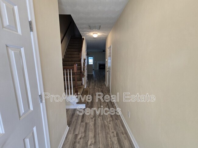 Building Photo - 2008 Paramont Ave