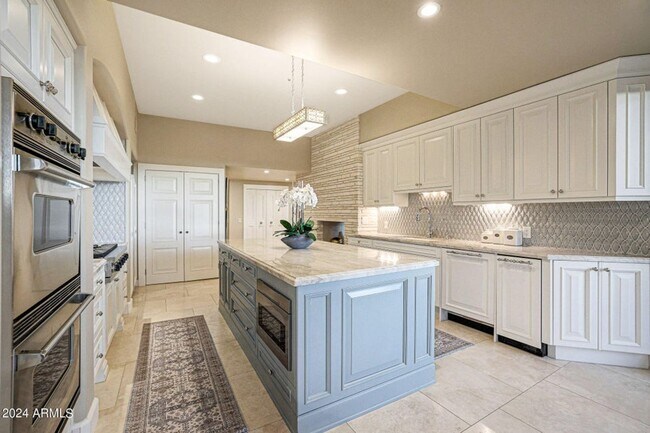 Building Photo - Beautiful custom home with backyard Oasis!