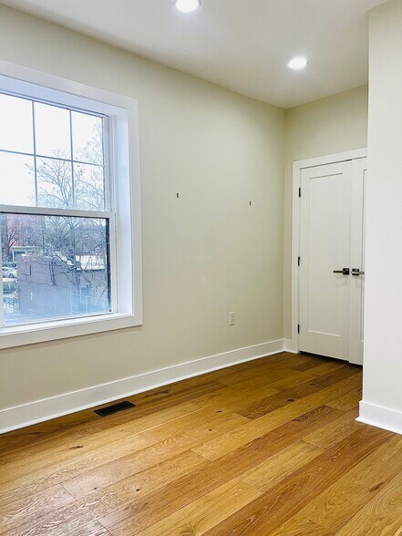 Building Photo - 116 Thomas St NW