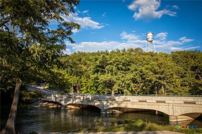 Building Photo - 2052 Gruene Rd